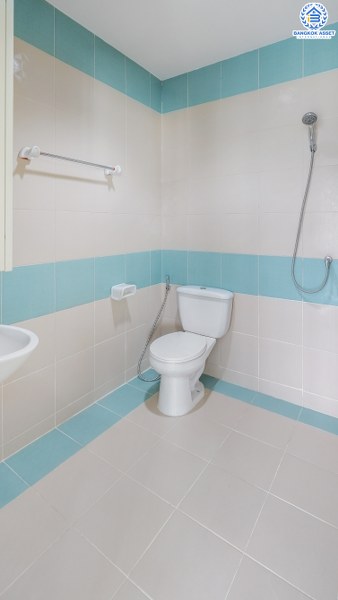 ทาวน์เฮ้าส์มือสองนนทบุรี ม.วณิชชา บางใหญ่-กาญจนาภิเษก (ซ.กันตนา) บ้านพร้อมอยู่ ราคาสุดคุ้ม! เนื้อที่ 27.1 ตร.ว. ฟังก์ชั่น 3 ห้องนอน 3 ห้องน้ำ พื้นที่ใช้สอยกว่า 156 ตร.ม. รองรับทุกการอยู่อาศัย บนทำเลเดินทางสะดวก หน้าโครงการห่างจากถ.กาญจนาฯ เพียง 1 กม. ใกล้เซ็นทรัลเวสต์เกต และรถไฟฟ้าสถานีตลาดบางใหญ่