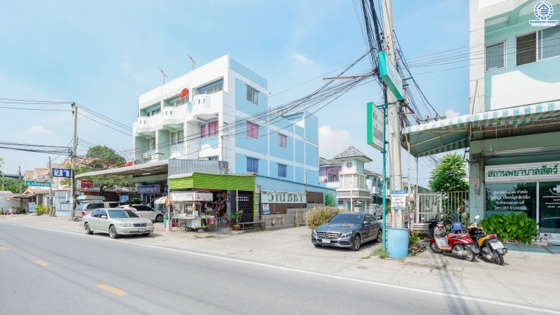 ทาวน์เฮ้าส์มือสองนนทบุรี ม.วณิชชา บางใหญ่-กาญจนาภิเษก (ซ.กันตนา) บ้านพร้อมอยู่ ราคาสุดคุ้ม! เนื้อที่ 27.1 ตร.ว. ฟังก์ชั่น 3 ห้องนอน 3 ห้องน้ำ พื้นที่ใช้สอยกว่า 156 ตร.ม. รองรับทุกการอยู่อาศัย บนทำเลเดินทางสะดวก หน้าโครงการห่างจากถ.กาญจนาฯ เพียง 1 กม. ใกล้เซ็นทรัลเวสต์เกต และรถไฟฟ้าสถานีตลาดบางใหญ่