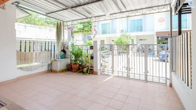 ทาวน์เฮ้าส์มือสองนนทบุรี ม.พฤกษาทาวน์เน็กซ์ นครอินทร์-วงเวียนพระราม5 (หน้ากว้าง 6 เมตร) แถมแอร์ 4 เครื่อง พร้อมเฟอร์นิเจอร์ เนื้อที่ 16 ตร.ว. ครบครันทุกฟังก์ชั่น 3นอน 2น้ำ ครัวเคาน์เตอร์+โรงรถ บนทำเลติด ถ.นครอินทร์ เชื่อมสู่หลากหลายเส้นทางได้อย่างรวดเร็ว ใกล้วงเวียนพระรามห้า และจุดขึ้นทางด่วน "ศรีรัช" ราคาเพียง 2 ล้านต้นๆ