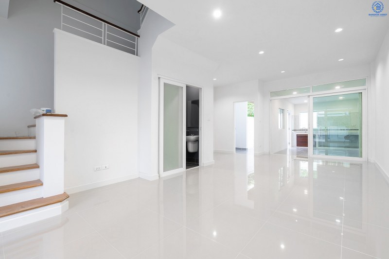 บ้านมือสองตกแต่งใหม่ 3 ชั้น ม.เดอะเทอเรซ ใกล้เลียบด่วนรามอินทรา (ซ.นาคนิวาส 48 แยก 14-4) พร้อมอยู่! เนื้อที่ 27.7 ตร.ว. ครบครันทุกฟังก์ชั่น 3 นอน 4น้ำ 2 ที่จอดรถส่วนตัว บนสุดยอดทำเล! ตอบโจทย์ทุกไลฟ์สไตล์ เข้า-ออกได้หลายเส้นทาง ใจกลางห้างฯชั้นนำทั้ง The Walk เกษตรนวมินทร์, นวมินทร์ ซิตี้ อเวนิว , CDC ฯลฯ ใกล้รถไฟฟ้าสายสีน้ำตาล "สถานีสตรีวิทยา2"