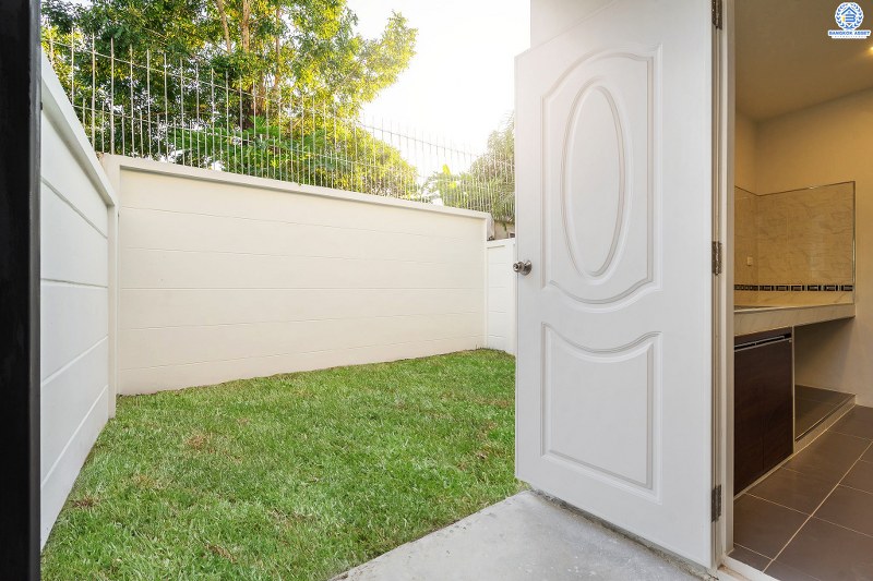 บ้านมือสองตกแต่งใหม่ 3 ชั้น ม.เดอะเทอเรซ ใกล้เลียบด่วนรามอินทรา (ซ.นาคนิวาส 48 แยก 14-4) พร้อมอยู่! เนื้อที่ 27.7 ตร.ว. ครบครันทุกฟังก์ชั่น 3 นอน 4น้ำ 2 ที่จอดรถส่วนตัว บนสุดยอดทำเล! ตอบโจทย์ทุกไลฟ์สไตล์ เข้า-ออกได้หลายเส้นทาง ใจกลางห้างฯชั้นนำทั้ง The Walk เกษตรนวมินทร์, นวมินทร์ ซิตี้ อเวนิว , CDC ฯลฯ ใกล้รถไฟฟ้าสายสีน้ำตาล "สถานีสตรีวิทยา2"