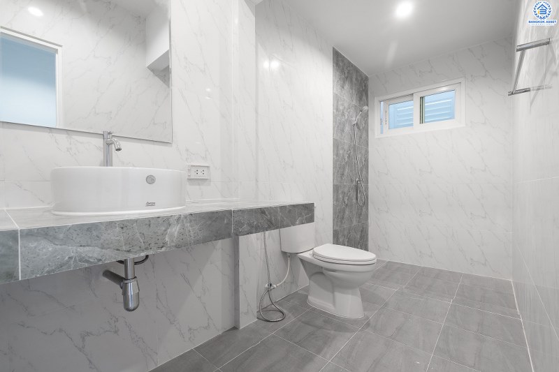 บ้านมือสองตกแต่งใหม่ 3 ชั้น ม.เดอะเทอเรซ ใกล้เลียบด่วนรามอินทรา (ซ.นาคนิวาส 48 แยก 14-4) พร้อมอยู่! เนื้อที่ 27.7 ตร.ว. ครบครันทุกฟังก์ชั่น 3 นอน 4น้ำ 2 ที่จอดรถส่วนตัว บนสุดยอดทำเล! ตอบโจทย์ทุกไลฟ์สไตล์ เข้า-ออกได้หลายเส้นทาง ใจกลางห้างฯชั้นนำทั้ง The Walk เกษตรนวมินทร์, นวมินทร์ ซิตี้ อเวนิว , CDC ฯลฯ ใกล้รถไฟฟ้าสายสีน้ำตาล "สถานีสตรีวิทยา2"