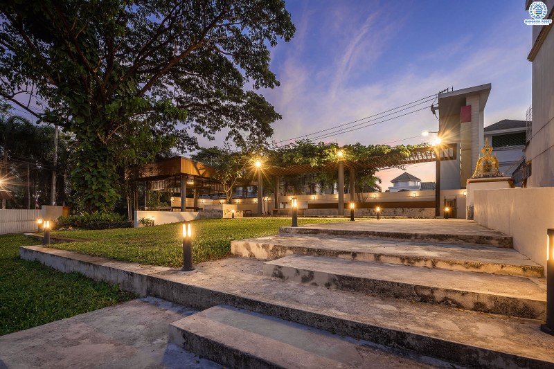 บ้านมือสองตกแต่งใหม่ 3 ชั้น ม.เดอะเทอเรซ ใกล้เลียบด่วนรามอินทรา (ซ.นาคนิวาส 48 แยก 14-4) พร้อมอยู่! เนื้อที่ 27.7 ตร.ว. ครบครันทุกฟังก์ชั่น 3 นอน 4น้ำ 2 ที่จอดรถส่วนตัว บนสุดยอดทำเล! ตอบโจทย์ทุกไลฟ์สไตล์ เข้า-ออกได้หลายเส้นทาง ใจกลางห้างฯชั้นนำทั้ง The Walk เกษตรนวมินทร์, นวมินทร์ ซิตี้ อเวนิว , CDC ฯลฯ ใกล้รถไฟฟ้าสายสีน้ำตาล "สถานีสตรีวิทยา2"