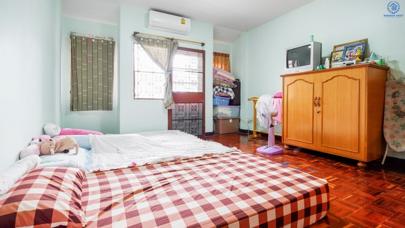 ทาวน์เฮ้าส์มือสองนนทบุรี หมู่บ้าน ช.รุ่งเรือง6 ทำเลบางบัวทอง ติดถ.บางกรวย-ไทรน้อย เนื้อที่ 23.2 ตร.ว. ฟังก์ชั่น 2นอน 2น้ำ ครบครันทั้งครัวเคาน์เตอร์+โรงรถ แถมแอร์ 2 เครื่อง! บนทำเลติดถนนใหญ่ เชื่อมต่อหลายเส้นทางทั้งถ.รัตนาธิเบศร์ ,ถ.ราชพฤกษ์ ,ถ.ชัยพฤกษ์ ใกล้เซ็นทรัลเวสต์เกต และรถไฟฟ้าสถานีบางพลู ราคาเกินคุ้ม!!