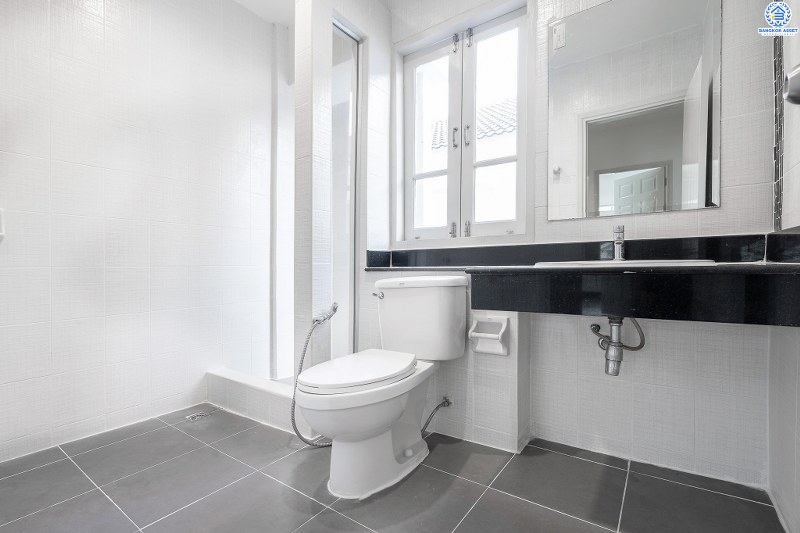 บ้านมือสองตกแต่งใหม่ ม.ทิพย์พิมานการ์เด้น บ้านกล้วย-ไทรน้อย (หน้ากว้าง 6 เมตร) เนื้อที่ 18.2 ตร.ว. จัดเต็มให้ครบทุกฟังก์ชั่น 3 ห้องนอน 2 ห้องน้ำ มีครัวเคาน์เตอร์ บนสุดยอดทำเล! เดินทางสะดวกเข้า-ออกได้ 2 เส้นทางหลัก ได้แก่ ซอยวัดลาดปลาดุก , บ้านกล้วย-ไทรน้อย ใกล้เซ็นทรัลเวสต์เกต และรถไฟฟ้าสถานี "คลองบางไผ่"