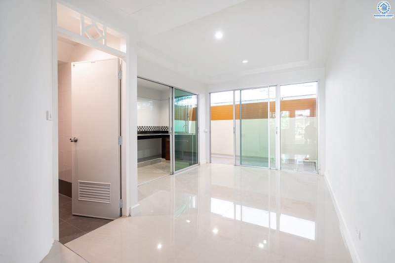 บ้านมือสองตกแต่งใหม่ 3 ชั้น ม.ศุภาลัยพาร์ควิลล์2 พหลโยธิน-รามอินทรา (ซ.รามอินทรา5) บ้านพร้อมอยู่! เนื้อที่ 21.9 ตร.ว. ภายในกว้างขวาง ฟังก์ชั่นจุใจถึง 4นอน 3น้ำ 2 ที่จอดรถส่วนตัว บนสุดยอดทำเล! เชื่อมสู่หลายเส้นทาง เพียง 5 นาทีถึงเซ็นทรัลรามอินทรา ใกล้รถไฟฟ้าสายสีเขียวเข้ม "สถานีสายหยุด" และจุดขึ้นทางด่วนวัชรพล