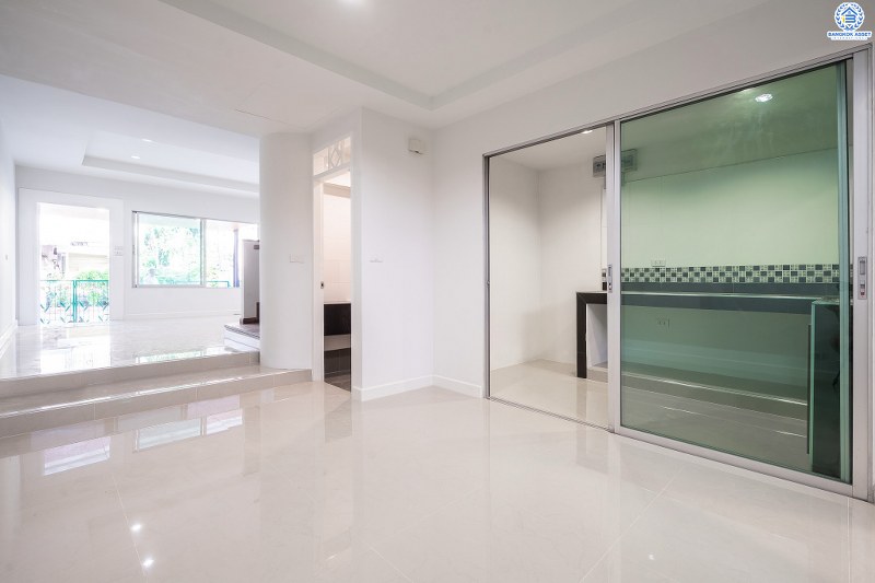 บ้านมือสองตกแต่งใหม่ 3 ชั้น ม.ศุภาลัยพาร์ควิลล์2 พหลโยธิน-รามอินทรา (ซ.รามอินทรา5) บ้านพร้อมอยู่! เนื้อที่ 21.9 ตร.ว. ภายในกว้างขวาง ฟังก์ชั่นจุใจถึง 4นอน 3น้ำ 2 ที่จอดรถส่วนตัว บนสุดยอดทำเล! เชื่อมสู่หลายเส้นทาง เพียง 5 นาทีถึงเซ็นทรัลรามอินทรา ใกล้รถไฟฟ้าสายสีเขียวเข้ม "สถานีสายหยุด" และจุดขึ้นทางด่วนวัชรพล