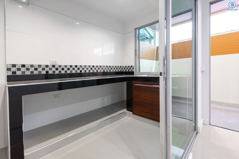 บ้านมือสองตกแต่งใหม่ 3 ชั้น ม.ศุภาลัยพาร์ควิลล์2 พหลโยธิน-รามอินทรา (ซ.รามอินทรา5) บ้านพร้อมอยู่! เนื้อที่ 21.9 ตร.ว. ภายในกว้างขวาง ฟังก์ชั่นจุใจถึง 4นอน 3น้ำ 2 ที่จอดรถส่วนตัว บนสุดยอดทำเล! เชื่อมสู่หลายเส้นทาง เพียง 5 นาทีถึงเซ็นทรัลรามอินทรา ใกล้รถไฟฟ้าสายสีเขียวเข้ม "สถานีสายหยุด" และจุดขึ้นทางด่วนวัชรพล