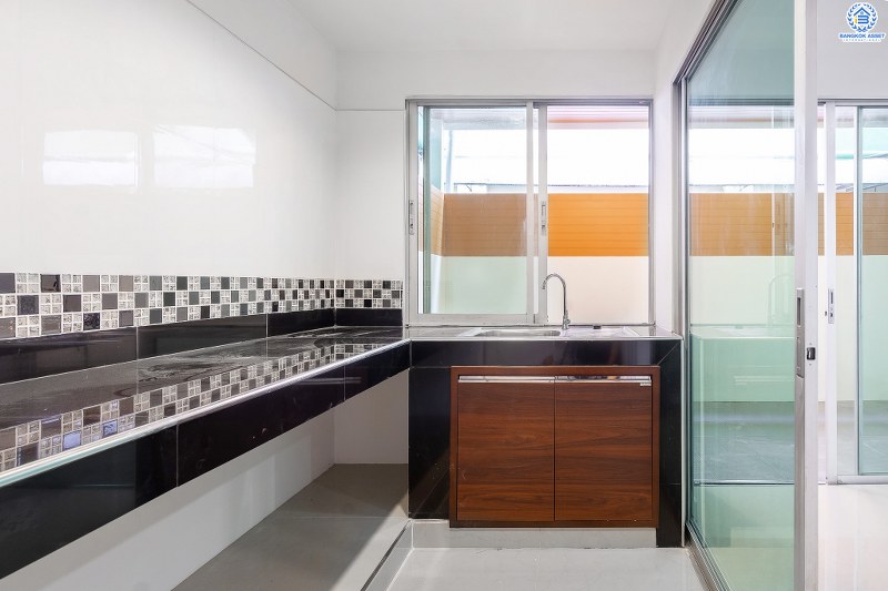 บ้านมือสองตกแต่งใหม่ 3 ชั้น ม.ศุภาลัยพาร์ควิลล์2 พหลโยธิน-รามอินทรา (ซ.รามอินทรา5) บ้านพร้อมอยู่! เนื้อที่ 21.9 ตร.ว. ภายในกว้างขวาง ฟังก์ชั่นจุใจถึง 4นอน 3น้ำ 2 ที่จอดรถส่วนตัว บนสุดยอดทำเล! เชื่อมสู่หลายเส้นทาง เพียง 5 นาทีถึงเซ็นทรัลรามอินทรา ใกล้รถไฟฟ้าสายสีเขียวเข้ม "สถานีสายหยุด" และจุดขึ้นทางด่วนวัชรพล