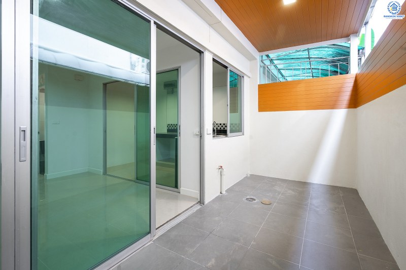 บ้านมือสองตกแต่งใหม่ 3 ชั้น ม.ศุภาลัยพาร์ควิลล์2 พหลโยธิน-รามอินทรา (ซ.รามอินทรา5) บ้านพร้อมอยู่! เนื้อที่ 21.9 ตร.ว. ภายในกว้างขวาง ฟังก์ชั่นจุใจถึง 4นอน 3น้ำ 2 ที่จอดรถส่วนตัว บนสุดยอดทำเล! เชื่อมสู่หลายเส้นทาง เพียง 5 นาทีถึงเซ็นทรัลรามอินทรา ใกล้รถไฟฟ้าสายสีเขียวเข้ม "สถานีสายหยุด" และจุดขึ้นทางด่วนวัชรพล