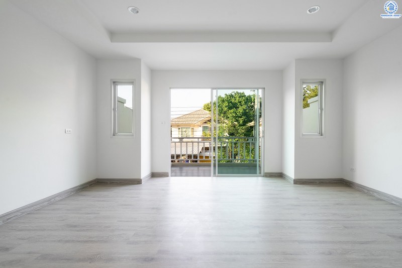 บ้านมือสองตกแต่งใหม่ 3 ชั้น ม.ศุภาลัยพาร์ควิลล์2 พหลโยธิน-รามอินทรา (ซ.รามอินทรา5) บ้านพร้อมอยู่! เนื้อที่ 21.9 ตร.ว. ภายในกว้างขวาง ฟังก์ชั่นจุใจถึง 4นอน 3น้ำ 2 ที่จอดรถส่วนตัว บนสุดยอดทำเล! เชื่อมสู่หลายเส้นทาง เพียง 5 นาทีถึงเซ็นทรัลรามอินทรา ใกล้รถไฟฟ้าสายสีเขียวเข้ม "สถานีสายหยุด" และจุดขึ้นทางด่วนวัชรพล