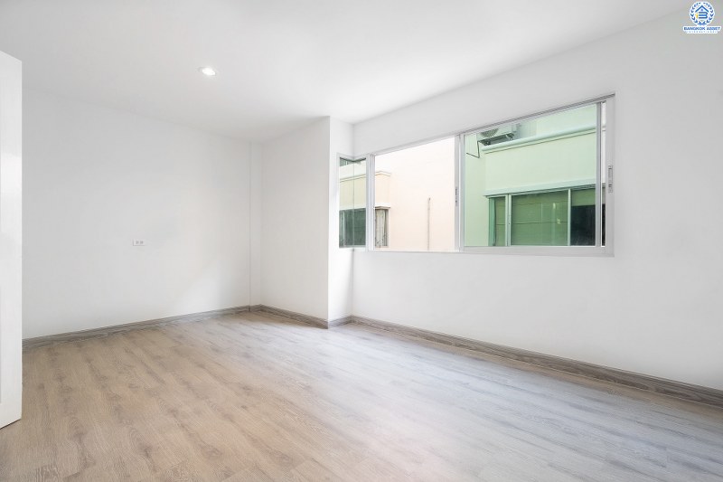 บ้านมือสองตกแต่งใหม่ 3 ชั้น ม.ศุภาลัยพาร์ควิลล์2 พหลโยธิน-รามอินทรา (ซ.รามอินทรา5) บ้านพร้อมอยู่! เนื้อที่ 21.9 ตร.ว. ภายในกว้างขวาง ฟังก์ชั่นจุใจถึง 4นอน 3น้ำ 2 ที่จอดรถส่วนตัว บนสุดยอดทำเล! เชื่อมสู่หลายเส้นทาง เพียง 5 นาทีถึงเซ็นทรัลรามอินทรา ใกล้รถไฟฟ้าสายสีเขียวเข้ม "สถานีสายหยุด" และจุดขึ้นทางด่วนวัชรพล