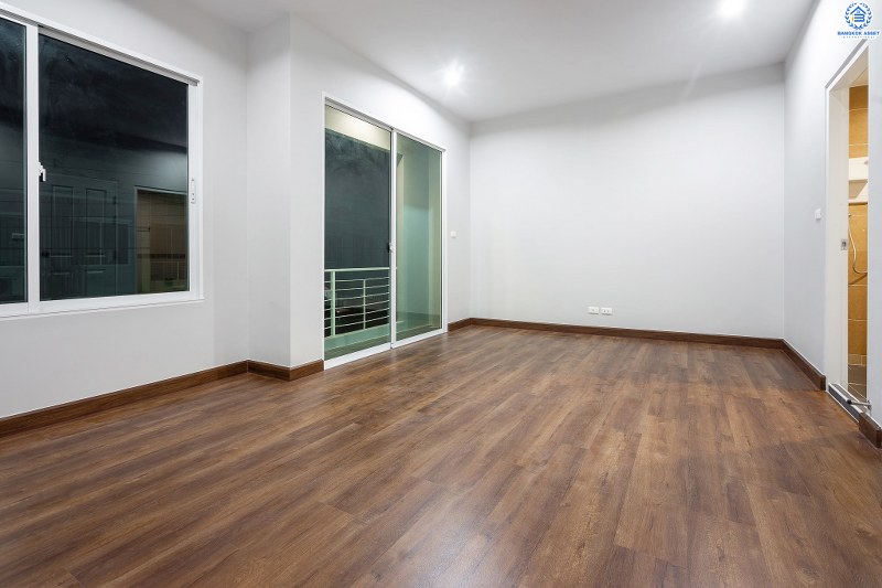 บ้านมือสองตกแต่งใหม่ แบรนด์ AP ม.พลีโน่ พระราม5-ปิ่นเกล้า พร้อมรองรับทุกความสุข บนเนื้อที่ 20.6 ตร.ว. ฟังก์ชั่น 3นอน 2น้ำ หน้าบ้านกว้าง จอดรถได้ถึง 2 คัน สิ่งอำนวยความสะดวกครบ บนสุดยอดทำเล! เข้า-ออกได้ทั้งทางถ.นครอินทร์ และถ.สิรินธร เชื่อมสู่หลายเส้นทางเพียงแค่อึดใจ! ใกล้จุดขึ้นทางด่วน "ศรีรัช"