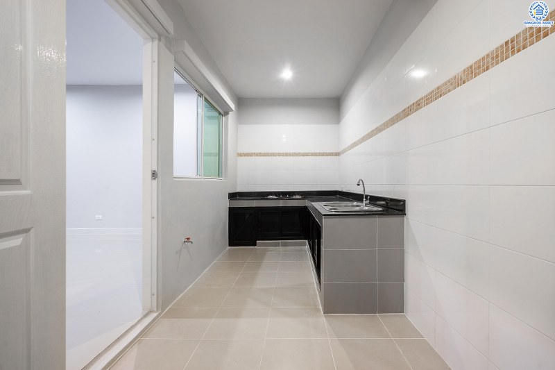 บ้านมือสองตกแต่งใหม่ แบรนด์ AP ม.พลีโน่ พระราม5-ปิ่นเกล้า พร้อมรองรับทุกความสุข บนเนื้อที่ 20.6 ตร.ว. ฟังก์ชั่น 3นอน 2น้ำ หน้าบ้านกว้าง จอดรถได้ถึง 2 คัน สิ่งอำนวยความสะดวกครบ บนสุดยอดทำเล! เข้า-ออกได้ทั้งทางถ.นครอินทร์ และถ.สิรินธร เชื่อมสู่หลายเส้นทางเพียงแค่อึดใจ! ใกล้จุดขึ้นทางด่วน "ศรีรัช"