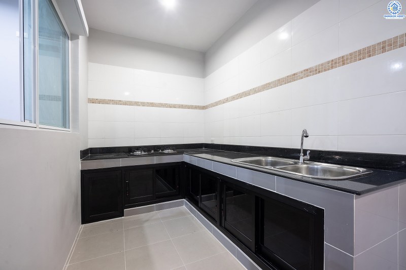 บ้านมือสองตกแต่งใหม่ แบรนด์ AP ม.พลีโน่ พระราม5-ปิ่นเกล้า พร้อมรองรับทุกความสุข บนเนื้อที่ 20.6 ตร.ว. ฟังก์ชั่น 3นอน 2น้ำ หน้าบ้านกว้าง จอดรถได้ถึง 2 คัน สิ่งอำนวยความสะดวกครบ บนสุดยอดทำเล! เข้า-ออกได้ทั้งทางถ.นครอินทร์ และถ.สิรินธร เชื่อมสู่หลายเส้นทางเพียงแค่อึดใจ! ใกล้จุดขึ้นทางด่วน "ศรีรัช"