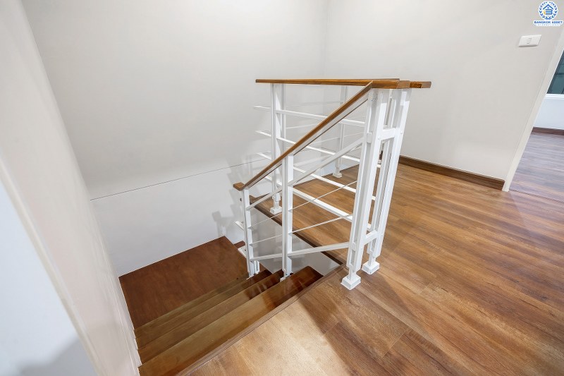 บ้านมือสองตกแต่งใหม่ แบรนด์ AP ม.พลีโน่ พระราม5-ปิ่นเกล้า พร้อมรองรับทุกความสุข บนเนื้อที่ 20.6 ตร.ว. ฟังก์ชั่น 3นอน 2น้ำ หน้าบ้านกว้าง จอดรถได้ถึง 2 คัน สิ่งอำนวยความสะดวกครบ บนสุดยอดทำเล! เข้า-ออกได้ทั้งทางถ.นครอินทร์ และถ.สิรินธร เชื่อมสู่หลายเส้นทางเพียงแค่อึดใจ! ใกล้จุดขึ้นทางด่วน "ศรีรัช"