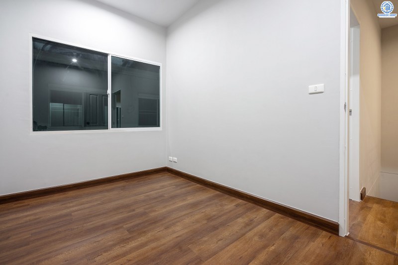 บ้านมือสองตกแต่งใหม่ แบรนด์ AP ม.พลีโน่ พระราม5-ปิ่นเกล้า พร้อมรองรับทุกความสุข บนเนื้อที่ 20.6 ตร.ว. ฟังก์ชั่น 3นอน 2น้ำ หน้าบ้านกว้าง จอดรถได้ถึง 2 คัน สิ่งอำนวยความสะดวกครบ บนสุดยอดทำเล! เข้า-ออกได้ทั้งทางถ.นครอินทร์ และถ.สิรินธร เชื่อมสู่หลายเส้นทางเพียงแค่อึดใจ! ใกล้จุดขึ้นทางด่วน "ศรีรัช"