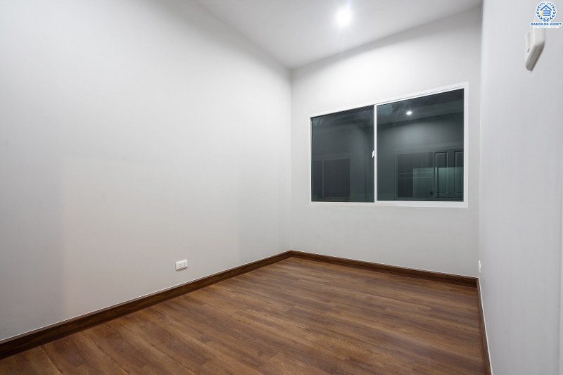 บ้านมือสองตกแต่งใหม่ แบรนด์ AP ม.พลีโน่ พระราม5-ปิ่นเกล้า พร้อมรองรับทุกความสุข บนเนื้อที่ 20.6 ตร.ว. ฟังก์ชั่น 3นอน 2น้ำ หน้าบ้านกว้าง จอดรถได้ถึง 2 คัน สิ่งอำนวยความสะดวกครบ บนสุดยอดทำเล! เข้า-ออกได้ทั้งทางถ.นครอินทร์ และถ.สิรินธร เชื่อมสู่หลายเส้นทางเพียงแค่อึดใจ! ใกล้จุดขึ้นทางด่วน "ศรีรัช"