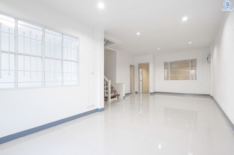 บ้านมือสองตกแต่งใหม่ ม.บุศรินทร์วงแหวน (บ้านกล้วย-ไทรน้อย) โครงการคุณภาพแบรนด์ **L&H** เนื้อที่ 21 ตร.ว. ตกแต่งจัดเต็ม! ฟังก์ชั่นสุดคุ้ม! 3 ห้องนอน 2 ห้องน้ำ ครบครันทั้งครัวเคาน์เตอร์+โรงรถ ตอบโจทย์ทุกการอยู่อาศัย บนทำเลคุณภาพ! ใกล้ถนนใหญ่ เซ็นทรัลเวสต์เกต และ รถไฟฟ้าสถานี "คลองบางไผ่"