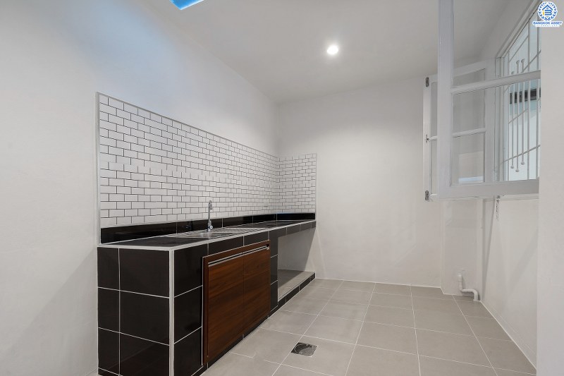 บ้านมือสองตกแต่งใหม่ ม.บุศรินทร์วงแหวน (บ้านกล้วย-ไทรน้อย) โครงการคุณภาพแบรนด์ **L&H** เนื้อที่ 21 ตร.ว. ตกแต่งจัดเต็ม! ฟังก์ชั่นสุดคุ้ม! 3 ห้องนอน 2 ห้องน้ำ ครบครันทั้งครัวเคาน์เตอร์+โรงรถ ตอบโจทย์ทุกการอยู่อาศัย บนทำเลคุณภาพ! ใกล้ถนนใหญ่ เซ็นทรัลเวสต์เกต และ รถไฟฟ้าสถานี "คลองบางไผ่"