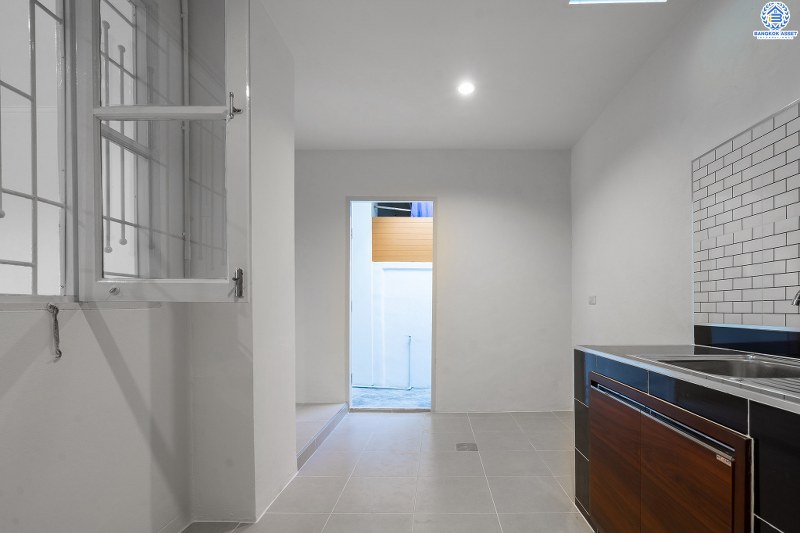 บ้านมือสองตกแต่งใหม่ ม.บุศรินทร์วงแหวน (บ้านกล้วย-ไทรน้อย) โครงการคุณภาพแบรนด์ **L&H** เนื้อที่ 21 ตร.ว. ตกแต่งจัดเต็ม! ฟังก์ชั่นสุดคุ้ม! 3 ห้องนอน 2 ห้องน้ำ ครบครันทั้งครัวเคาน์เตอร์+โรงรถ ตอบโจทย์ทุกการอยู่อาศัย บนทำเลคุณภาพ! ใกล้ถนนใหญ่ เซ็นทรัลเวสต์เกต และ รถไฟฟ้าสถานี "คลองบางไผ่"