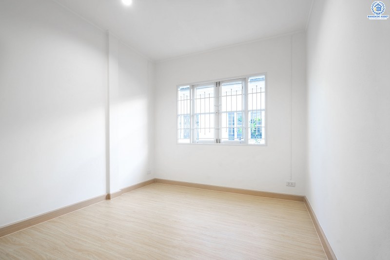 บ้านมือสองตกแต่งใหม่ ม.บุศรินทร์วงแหวน (บ้านกล้วย-ไทรน้อย) โครงการคุณภาพแบรนด์ **L&H** เนื้อที่ 21 ตร.ว. ตกแต่งจัดเต็ม! ฟังก์ชั่นสุดคุ้ม! 3 ห้องนอน 2 ห้องน้ำ ครบครันทั้งครัวเคาน์เตอร์+โรงรถ ตอบโจทย์ทุกการอยู่อาศัย บนทำเลคุณภาพ! ใกล้ถนนใหญ่ เซ็นทรัลเวสต์เกต และ รถไฟฟ้าสถานี "คลองบางไผ่"