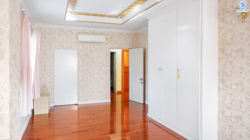 บ้านเดี่ยวมือสองนนทบุรี เนื้อที่ 68.1 ตร.ว. ห้องมุม! ม.บ้านเบญญาภา ราชพฤกษ์-วงเวียนพระรามห้า หลังใหญ่พื้นที่ใช้สอยกว่า 260 ตร.ม. 4นอน 5น้ำ จอดรถได้ 2 คัน พร้อมเฟอร์นิเจอร์บิ้วอินท์ทั้งหลัง!! บนทำเลโซนเมือง! โครงการอยู่ตรงข้ามเดอะ คริสตัล เอสบี ราชพฤกษ์ เชื่อมต่อปิ่นเกล้า-สาทร ได้อย่างรวดเร็ว ใกล้จุดขึ้นทางด่วน "ศรีรัช"