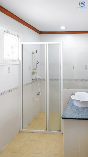 บ้านเดี่ยวมือสองนนทบุรี เนื้อที่ 68.1 ตร.ว. ห้องมุม! ม.บ้านเบญญาภา ราชพฤกษ์-วงเวียนพระรามห้า หลังใหญ่พื้นที่ใช้สอยกว่า 260 ตร.ม. 4นอน 5น้ำ จอดรถได้ 2 คัน พร้อมเฟอร์นิเจอร์บิ้วอินท์ทั้งหลัง!! บนทำเลโซนเมือง! โครงการอยู่ตรงข้ามเดอะ คริสตัล เอสบี ราชพฤกษ์ เชื่อมต่อปิ่นเกล้า-สาทร ได้อย่างรวดเร็ว ใกล้จุดขึ้นทางด่วน "ศรีรัช"