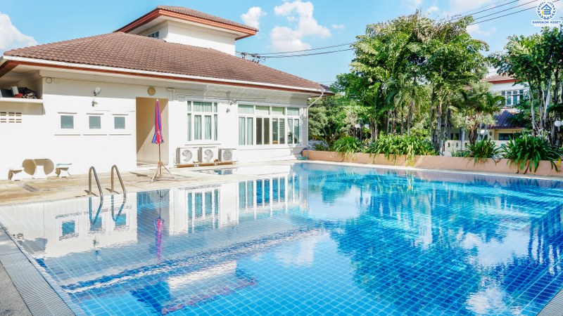 บ้านเดี่ยวมือสองนนทบุรี เนื้อที่ 68.1 ตร.ว. ห้องมุม! ม.บ้านเบญญาภา ราชพฤกษ์-วงเวียนพระรามห้า หลังใหญ่พื้นที่ใช้สอยกว่า 260 ตร.ม. 4นอน 5น้ำ จอดรถได้ 2 คัน พร้อมเฟอร์นิเจอร์บิ้วอินท์ทั้งหลัง!! บนทำเลโซนเมือง! โครงการอยู่ตรงข้ามเดอะ คริสตัล เอสบี ราชพฤกษ์ เชื่อมต่อปิ่นเกล้า-สาทร ได้อย่างรวดเร็ว ใกล้จุดขึ้นทางด่วน "ศรีรัช"