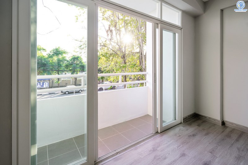 บ้านมือสองตกแต่งใหม่ ใกล้รถไฟฟ้าสถานีบางพลู เพียง 3นาที* กับโครงการ โฮมเพลส รัตนาธิเบศร์-ราชพฤกษ์ (หน้ากว้าง 6 ม.) บ้านดีไซน์ทันสมัย ห้องมุม! โซนหน้าสวน หน้าบ้านไม่ชนใคร เนื้อที่ 24 ตร.ว. ฟังก์ชั่น 3นอน 3น้ำ กับที่สุดแห่งทำเลโซนเมือง ติดถนนใหญ่ ใจกลาง 2 เซ็นทรัลฯ ใกล้ The walk , The Crystal SB และอื่นๆ อีกมากมาย