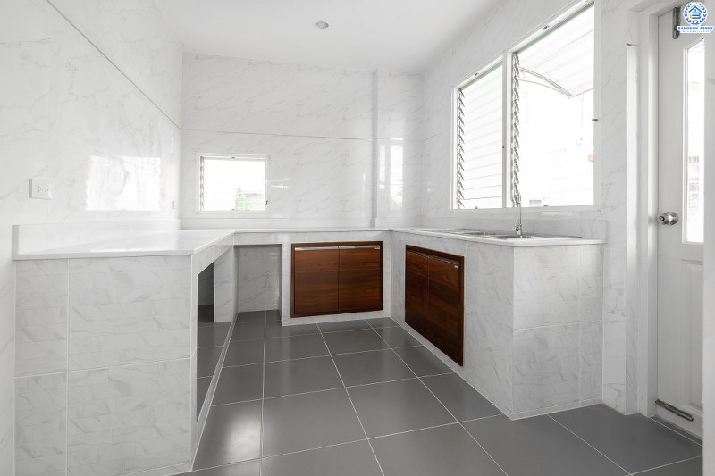 บ้านเดี่ยวมือสองตกแต่งใหม่ ม.มัณฑนา ศาลายา-บรมราชชนนี (ใกล้ ม.มหิดล) เริ่มต้นชีวิต พร้อมสังคมคุณภาพ LH บนเนื้อที่ 60 ตร.ว. ฟังก์ชั่น 3นอน 3น้ำ 2ที่จอดรถ พื้นที่ส่วนกลางครบครัน ทำเลดีที่สุด! หน้าโครงการติดถ.เลียบคลองทวีวัฒนา เชื่อมต่อถนนหลายสาย ใกล้เซ็นทรัลศาลายา ตลาดองค์พระ และสถานศึกษาชั้นนำมากมาย