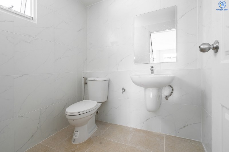 บ้านเดี่ยวมือสองตกแต่งใหม่ ม.มัณฑนา ศาลายา-บรมราชชนนี (ใกล้ ม.มหิดล) เริ่มต้นชีวิต พร้อมสังคมคุณภาพ LH บนเนื้อที่ 60 ตร.ว. ฟังก์ชั่น 3นอน 3น้ำ 2ที่จอดรถ พื้นที่ส่วนกลางครบครัน ทำเลดีที่สุด! หน้าโครงการติดถ.เลียบคลองทวีวัฒนา เชื่อมต่อถนนหลายสาย ใกล้เซ็นทรัลศาลายา ตลาดองค์พระ และสถานศึกษาชั้นนำมากมาย