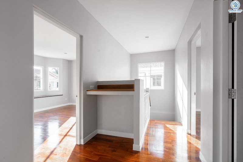 บ้านเดี่ยวมือสองตกแต่งใหม่ ม.มัณฑนา ศาลายา-บรมราชชนนี (ใกล้ ม.มหิดล) เริ่มต้นชีวิต พร้อมสังคมคุณภาพ LH บนเนื้อที่ 60 ตร.ว. ฟังก์ชั่น 3นอน 3น้ำ 2ที่จอดรถ พื้นที่ส่วนกลางครบครัน ทำเลดีที่สุด! หน้าโครงการติดถ.เลียบคลองทวีวัฒนา เชื่อมต่อถนนหลายสาย ใกล้เซ็นทรัลศาลายา ตลาดองค์พระ และสถานศึกษาชั้นนำมากมาย