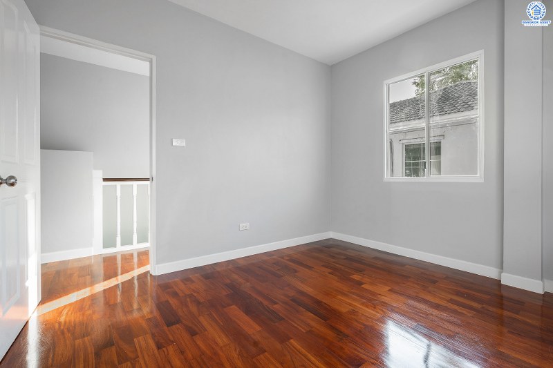 บ้านเดี่ยวมือสองตกแต่งใหม่ ม.มัณฑนา ศาลายา-บรมราชชนนี (ใกล้ ม.มหิดล) เริ่มต้นชีวิต พร้อมสังคมคุณภาพ LH บนเนื้อที่ 60 ตร.ว. ฟังก์ชั่น 3นอน 3น้ำ 2ที่จอดรถ พื้นที่ส่วนกลางครบครัน ทำเลดีที่สุด! หน้าโครงการติดถ.เลียบคลองทวีวัฒนา เชื่อมต่อถนนหลายสาย ใกล้เซ็นทรัลศาลายา ตลาดองค์พระ และสถานศึกษาชั้นนำมากมาย