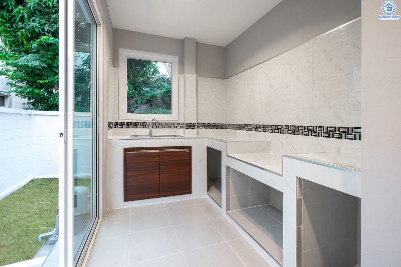 บ้านมือสองตกแต่งใหม่ สไตล์อบอุ่น โครงการ ชลลดา บางใหญ่-เซ็นทรัลเวสต์เกต (ซ.วัดลาดปลาดุก) บ้านพร้อมอยู่ คุณภาพ LH เนื้อที่ 52.5 ตร.ว. ฟังก์ชั่น 3นอน 2น้ำ พร้อมสิ่งอำนวยความสะดวกภายในโครงการครบครัน บนทำเลศักยภาพ ติดถนนใหญ่ ใกล้ถ.กาญจนาภิเษก เพียง 10 นาทีถึงรถไฟฟ้า "สถานีคลองบางไผ่"