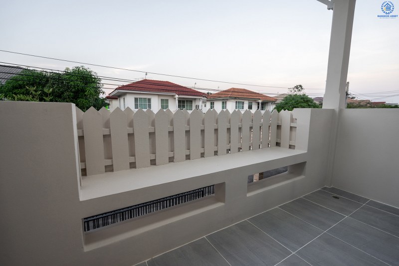 บ้านมือสองตกแต่งใหม่ สไตล์อบอุ่น โครงการ ชลลดา บางใหญ่-เซ็นทรัลเวสต์เกต (ซ.วัดลาดปลาดุก) บ้านพร้อมอยู่ คุณภาพ LH เนื้อที่ 52.5 ตร.ว. ฟังก์ชั่น 3นอน 2น้ำ พร้อมสิ่งอำนวยความสะดวกภายในโครงการครบครัน บนทำเลศักยภาพ ติดถนนใหญ่ ใกล้ถ.กาญจนาภิเษก เพียง 10 นาทีถึงรถไฟฟ้า "สถานีคลองบางไผ่"