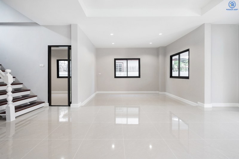 บ้านมือสองตกแต่งใหม่ พื้นที่กว้าง หมู่บ้าน ช.รุ่งเรือง6 ติดถ.บางกรวย-ไทรน้อย พื้นที่ใช้สอยกว่า 215 ตร.ม. ฟังก์ชั่น 3นอน 2น้ำ ตกแต่งพร้อมอยู่ ครบครันทุกการอยู่อาศัย บนทำเลศักยภาพ ใกล้เซ็นทรัลเวสท์เกต ,เซ็นทรัลรัตนาธิเบศร์ เดินทางสะดวกสุดๆ เพียง 5 นาทีถึงรถไฟฟ้าสถานี "บางพลู"  ในราคาสุดพิเศษ ถูกกว่านี้ไม่มีอีกแล้ว!!