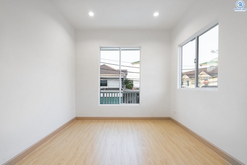 บ้านมือสองตกแต่งใหม่ ห้องมุม! ม.พฤกษาวิลล์28 บางใหญ่-เซ็นทรัลเวสต์เกต (หน้ากว้าง 7.5 เมตร) ความสุขมีครบทุกตารางนิ้ว กับบ้านตกแต่งพร้อมอยู่ เนื้อที่ 26.4 ตร.ว. ฟังก์ชั่น 3นอน 2น้ำ ครบครันทั้งครัวเคาน์เตอร์ และที่จอดรถส่วนตัว บนทำเลสุดสะดวก บนถนนสายหลัก "กาญจนาภิเษก" เพียง 8 นาทีถึงรถไฟฟ้าสถานี ตลาดบางใหญ่