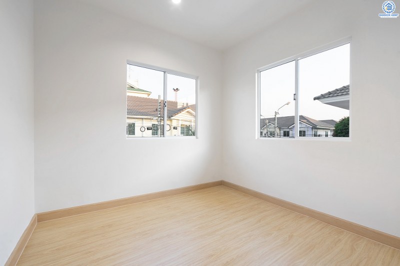 บ้านมือสองตกแต่งใหม่ ห้องมุม! ม.พฤกษาวิลล์28 บางใหญ่-เซ็นทรัลเวสต์เกต (หน้ากว้าง 7.5 เมตร) ความสุขมีครบทุกตารางนิ้ว กับบ้านตกแต่งพร้อมอยู่ เนื้อที่ 26.4 ตร.ว. ฟังก์ชั่น 3นอน 2น้ำ ครบครันทั้งครัวเคาน์เตอร์ และที่จอดรถส่วนตัว บนทำเลสุดสะดวก บนถนนสายหลัก "กาญจนาภิเษก" เพียง 8 นาทีถึงรถไฟฟ้าสถานี ตลาดบางใหญ่