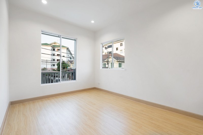 บ้านมือสองตกแต่งใหม่ ห้องมุม! ม.พฤกษาวิลล์28 บางใหญ่-เซ็นทรัลเวสต์เกต (หน้ากว้าง 7.5 เมตร) ความสุขมีครบทุกตารางนิ้ว กับบ้านตกแต่งพร้อมอยู่ เนื้อที่ 26.4 ตร.ว. ฟังก์ชั่น 3นอน 2น้ำ ครบครันทั้งครัวเคาน์เตอร์ และที่จอดรถส่วนตัว บนทำเลสุดสะดวก บนถนนสายหลัก "กาญจนาภิเษก" เพียง 8 นาทีถึงรถไฟฟ้าสถานี ตลาดบางใหญ่