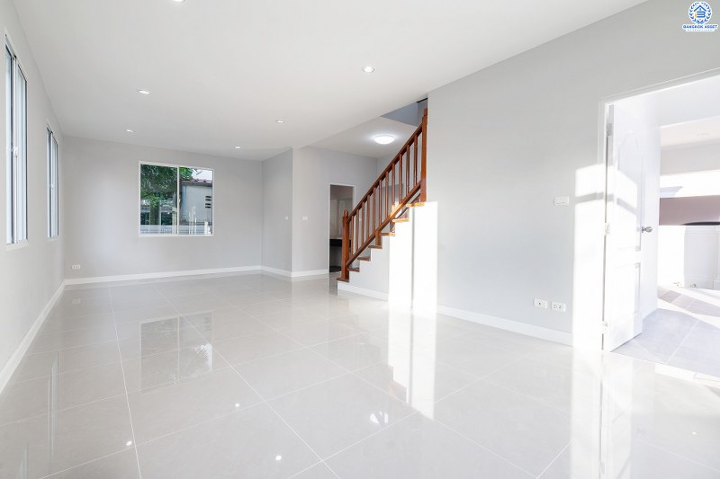 บ้านมือสองตกแต่งใหม่ ม.ภัสสร14 บางใหญ่-กาญจนาฯ (ซ.กันตนา) ที่สุดของความสุข ไปพร้อมกับบ้านหลังใหญ่ เนื้อที่ 53 ตร.ว. ฟังก์ชั่น 3นอน 3น้ำ พื้นที่ใช้สอยกว้างขวาง รองรับกับทุกครอบครัว บนทำเลศักยภาพ โครงการติดถนนใหญ่ เข้า-ออกสะดวก ใกล้เซ็นทรัลเวสต์เกต เดินทางเพียง 10 นาทีถึงจุดขึ้นทางด่วน "ศรีรัช"