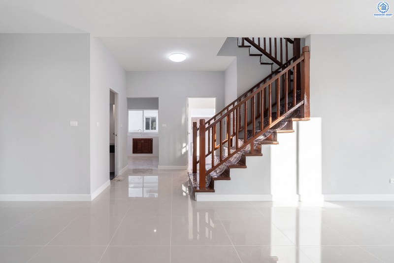 บ้านมือสองตกแต่งใหม่ ม.ภัสสร14 บางใหญ่-กาญจนาฯ (ซ.กันตนา) ที่สุดของความสุข ไปพร้อมกับบ้านหลังใหญ่ เนื้อที่ 53 ตร.ว. ฟังก์ชั่น 3นอน 3น้ำ พื้นที่ใช้สอยกว้างขวาง รองรับกับทุกครอบครัว บนทำเลศักยภาพ โครงการติดถนนใหญ่ เข้า-ออกสะดวก ใกล้เซ็นทรัลเวสต์เกต เดินทางเพียง 10 นาทีถึงจุดขึ้นทางด่วน "ศรีรัช"