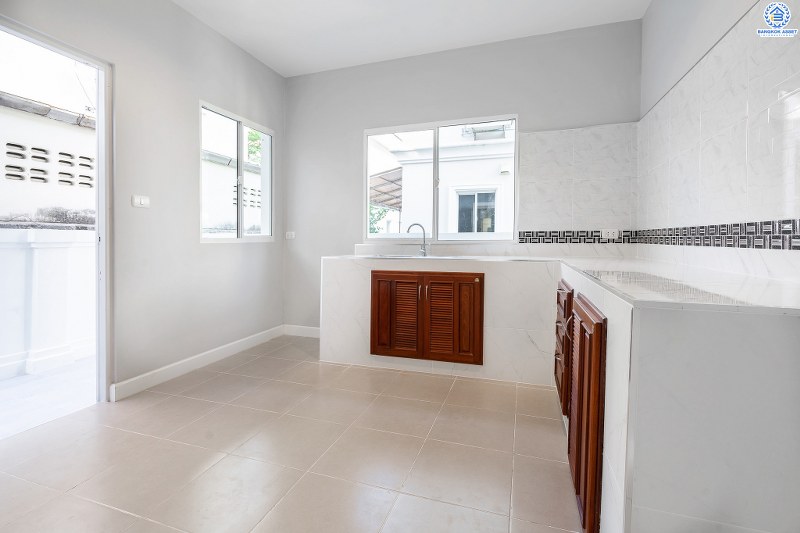 บ้านมือสองตกแต่งใหม่ ม.ภัสสร14 บางใหญ่-กาญจนาฯ (ซ.กันตนา) ที่สุดของความสุข ไปพร้อมกับบ้านหลังใหญ่ เนื้อที่ 53 ตร.ว. ฟังก์ชั่น 3นอน 3น้ำ พื้นที่ใช้สอยกว้างขวาง รองรับกับทุกครอบครัว บนทำเลศักยภาพ โครงการติดถนนใหญ่ เข้า-ออกสะดวก ใกล้เซ็นทรัลเวสต์เกต เดินทางเพียง 10 นาทีถึงจุดขึ้นทางด่วน "ศรีรัช"