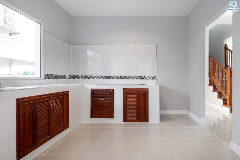 บ้านมือสองตกแต่งใหม่ ม.ภัสสร14 บางใหญ่-กาญจนาฯ (ซ.กันตนา) ที่สุดของความสุข ไปพร้อมกับบ้านหลังใหญ่ เนื้อที่ 53 ตร.ว. ฟังก์ชั่น 3นอน 3น้ำ พื้นที่ใช้สอยกว้างขวาง รองรับกับทุกครอบครัว บนทำเลศักยภาพ โครงการติดถนนใหญ่ เข้า-ออกสะดวก ใกล้เซ็นทรัลเวสต์เกต เดินทางเพียง 10 นาทีถึงจุดขึ้นทางด่วน "ศรีรัช"