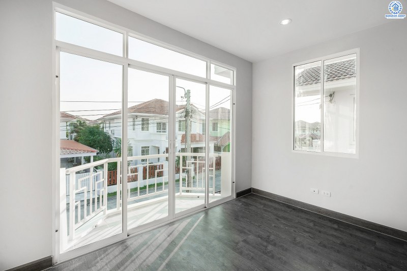 บ้านมือสองตกแต่งใหม่ ม.ภัสสร14 บางใหญ่-กาญจนาฯ (ซ.กันตนา) ที่สุดของความสุข ไปพร้อมกับบ้านหลังใหญ่ เนื้อที่ 53 ตร.ว. ฟังก์ชั่น 3นอน 3น้ำ พื้นที่ใช้สอยกว้างขวาง รองรับกับทุกครอบครัว บนทำเลศักยภาพ โครงการติดถนนใหญ่ เข้า-ออกสะดวก ใกล้เซ็นทรัลเวสต์เกต เดินทางเพียง 10 นาทีถึงจุดขึ้นทางด่วน "ศรีรัช"