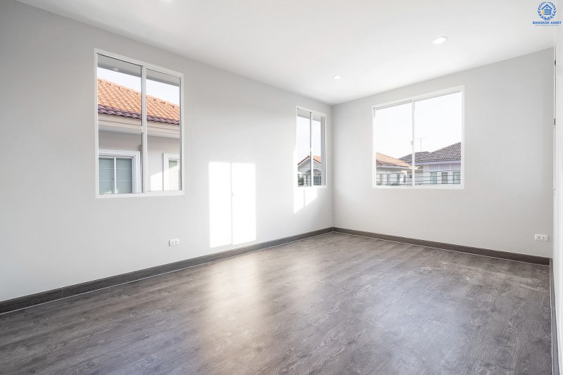 บ้านมือสองตกแต่งใหม่ ม.ภัสสร14 บางใหญ่-กาญจนาฯ (ซ.กันตนา) ที่สุดของความสุข ไปพร้อมกับบ้านหลังใหญ่ เนื้อที่ 53 ตร.ว. ฟังก์ชั่น 3นอน 3น้ำ พื้นที่ใช้สอยกว้างขวาง รองรับกับทุกครอบครัว บนทำเลศักยภาพ โครงการติดถนนใหญ่ เข้า-ออกสะดวก ใกล้เซ็นทรัลเวสต์เกต เดินทางเพียง 10 นาทีถึงจุดขึ้นทางด่วน "ศรีรัช"