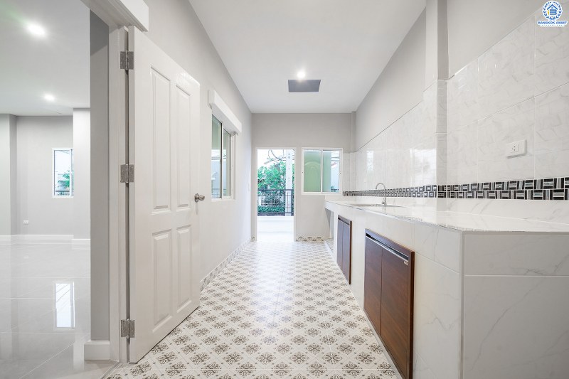 บ้านมือสองตกแต่งใหม่ ห้องมุม! ม.แลนซีโอ วงแหวนฯ-ปิ่นเกล้า (ซ.วัดพระเงิน) พบความสุขเหนือระดับ กับบ้านแฝดฟังก์ชั่นบ้านเดี่ยว โครงการแบรนด์ *ลลิล พร็อพเพอร์ตี้* เนื้อที่ 40.8 ตร.ว. 3นอน 2น้ำ พร้อมพื้นที่ด้านข้าง ครบครันทั้งห้องครัว+ที่จอดรถส่วนตัว บนทำเลใกล้ถนนกาญจนาภิเษก เข้า-ออกได้หลายเส้นทาง *เพียง 6 นาทีถึงจุดขึ้นทางด่วน "ศรีรัช" ในราคาพิเศษ..เพียง 3 ล้านต้นๆ เท่านั้น