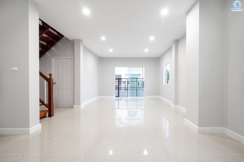 บ้านมือสองตกแต่งใหม่ ห้องมุม! ม.แลนซีโอ วงแหวนฯ-ปิ่นเกล้า (ซ.วัดพระเงิน) พบความสุขเหนือระดับ กับบ้านแฝดฟังก์ชั่นบ้านเดี่ยว โครงการแบรนด์ *ลลิล พร็อพเพอร์ตี้* เนื้อที่ 40.8 ตร.ว. 3นอน 2น้ำ พร้อมพื้นที่ด้านข้าง ครบครันทั้งห้องครัว+ที่จอดรถส่วนตัว บนทำเลใกล้ถนนกาญจนาภิเษก เข้า-ออกได้หลายเส้นทาง *เพียง 6 นาทีถึงจุดขึ้นทางด่วน "ศรีรัช" ในราคาพิเศษ..เพียง 3 ล้านต้นๆ เท่านั้น