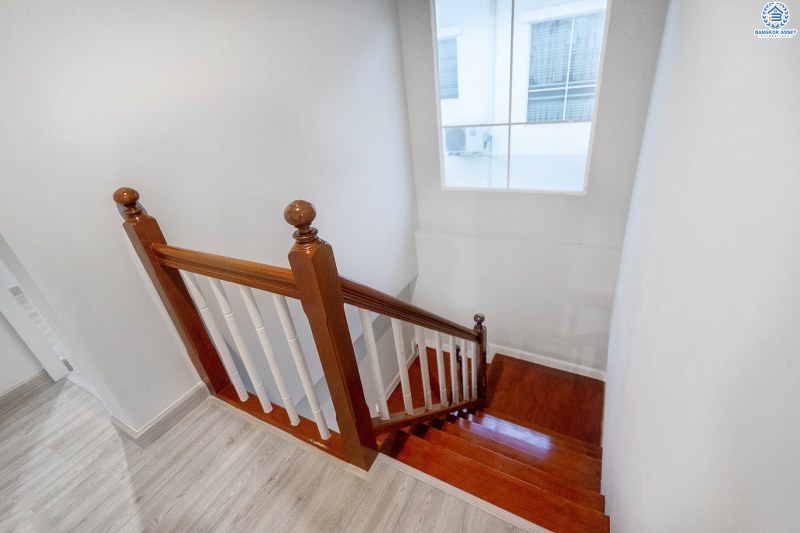 บ้านมือสองตกแต่งใหม่ ห้องมุม! ม.แลนซีโอ วงแหวนฯ-ปิ่นเกล้า (ซ.วัดพระเงิน) พบความสุขเหนือระดับ กับบ้านแฝดฟังก์ชั่นบ้านเดี่ยว โครงการแบรนด์ *ลลิล พร็อพเพอร์ตี้* เนื้อที่ 40.8 ตร.ว. 3นอน 2น้ำ พร้อมพื้นที่ด้านข้าง ครบครันทั้งห้องครัว+ที่จอดรถส่วนตัว บนทำเลใกล้ถนนกาญจนาภิเษก เข้า-ออกได้หลายเส้นทาง *เพียง 6 นาทีถึงจุดขึ้นทางด่วน "ศรีรัช" ในราคาพิเศษ..เพียง 3 ล้านต้นๆ เท่านั้น