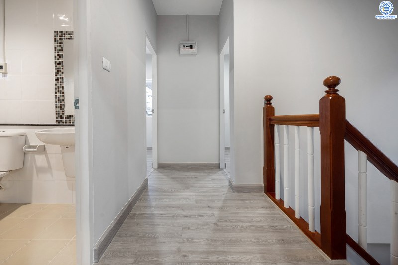 บ้านมือสองตกแต่งใหม่ ห้องมุม! ม.แลนซีโอ วงแหวนฯ-ปิ่นเกล้า (ซ.วัดพระเงิน) พบความสุขเหนือระดับ กับบ้านแฝดฟังก์ชั่นบ้านเดี่ยว โครงการแบรนด์ *ลลิล พร็อพเพอร์ตี้* เนื้อที่ 40.8 ตร.ว. 3นอน 2น้ำ พร้อมพื้นที่ด้านข้าง ครบครันทั้งห้องครัว+ที่จอดรถส่วนตัว บนทำเลใกล้ถนนกาญจนาภิเษก เข้า-ออกได้หลายเส้นทาง *เพียง 6 นาทีถึงจุดขึ้นทางด่วน "ศรีรัช" ในราคาพิเศษ..เพียง 3 ล้านต้นๆ เท่านั้น